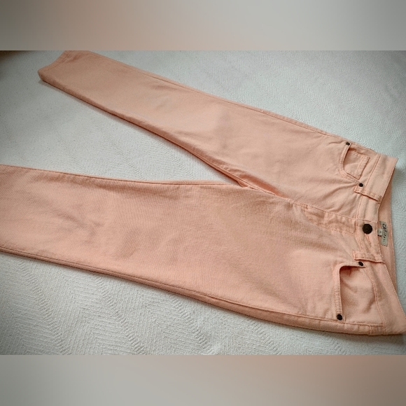 Brand New CAbi "Creamsicle" Cropped Jeans #329, Peach Color Mid Rise, Size 6 - Picture 3 of 14